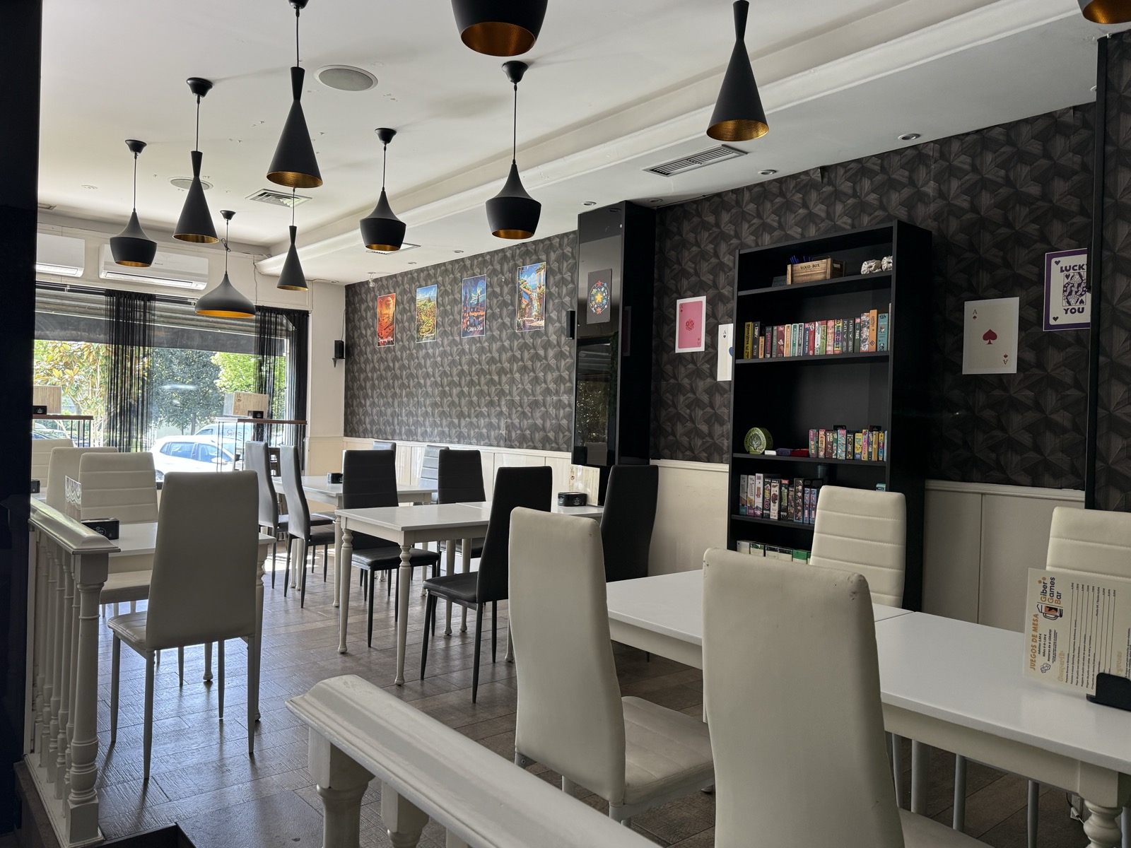 Sala principal de Giber Games Bar