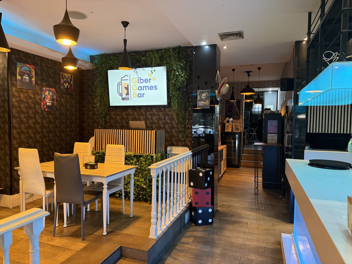 Interior de Giber Games Bar