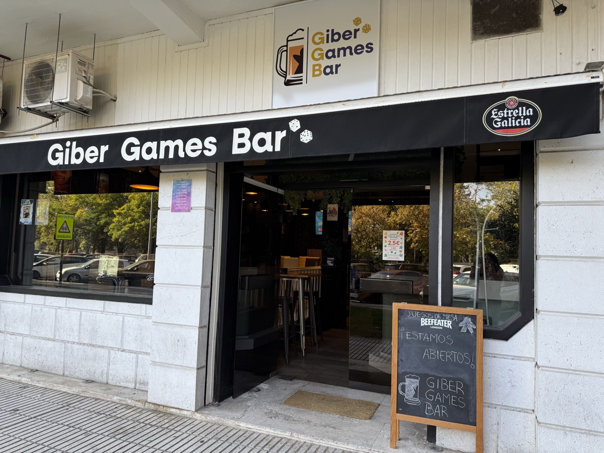 Fachada de Giber Games Bar